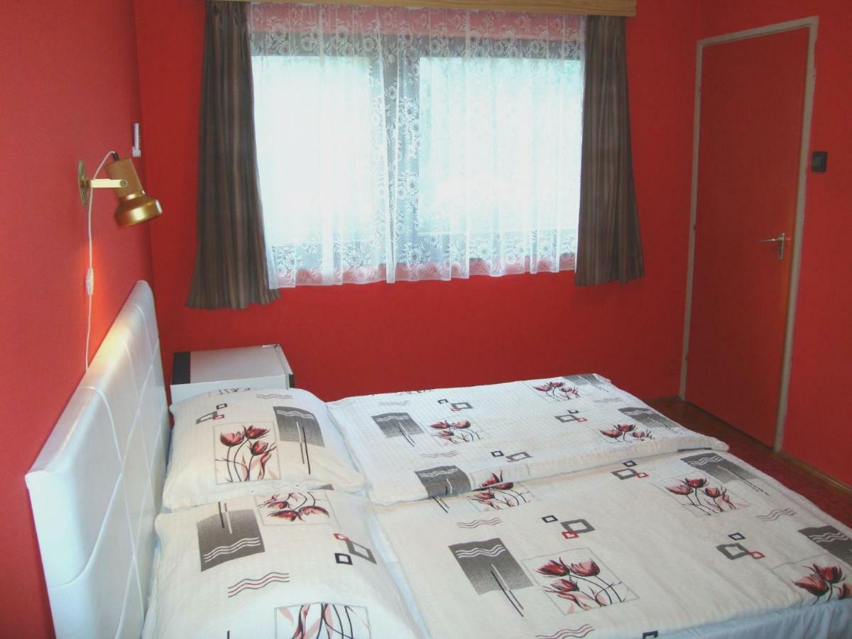 Gyongyvirag Vendeghaz Apartment บาลาตงโบกลาร์ ภายนอก รูปภาพ